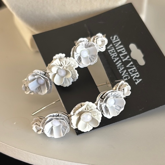 Simply Vera Vera Wang White Floral Necklace - Picture 9 of 10